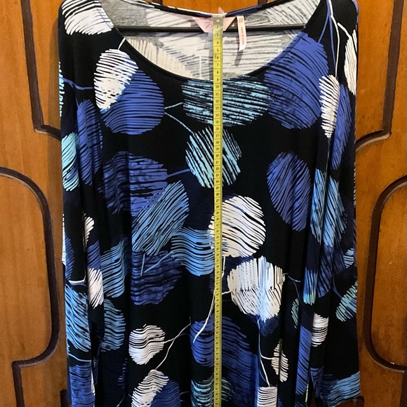 Miller’s 3/4 sleeve with scoop neck size 22 $10 💙 - Picture 5 of 8